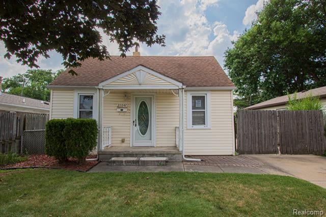 front view picture of 27047 Nanton St, Madison Heights, MI. 48071