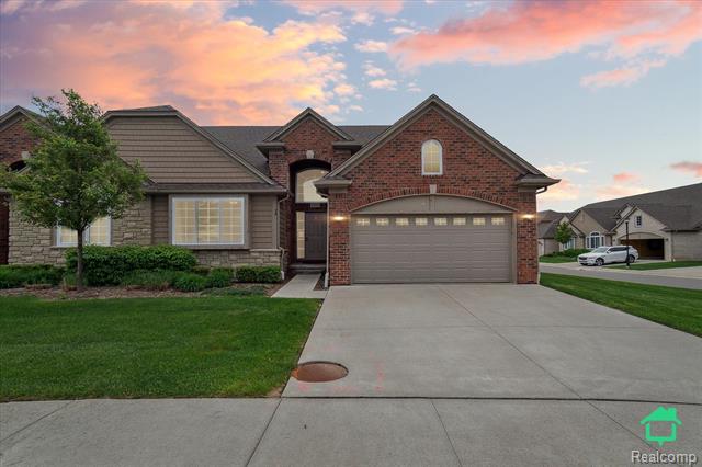 front view picture of 5104 Hawkseye Trace, Warren, MI. 48092