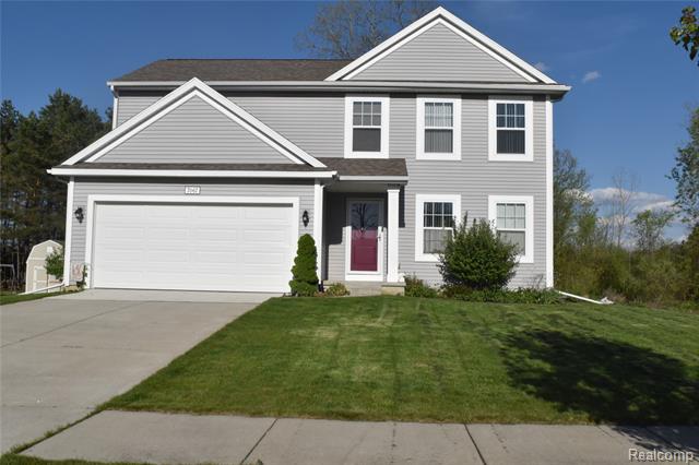 front view picture of 7067 Glenmeadow Court, Grand Blanc, MI. 48439