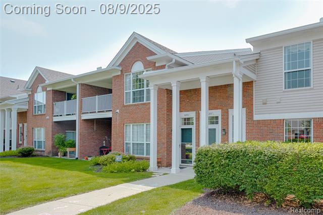front view picture of 16897 Carriage Way, Northville, MI. 48168
