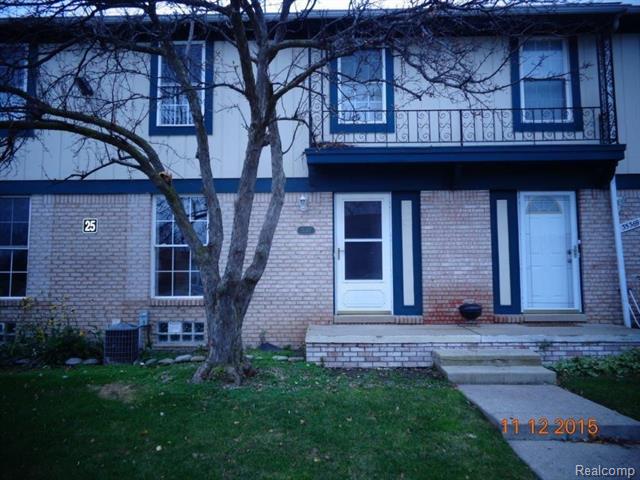 front view picture of 35367 Tall Oaks Drive, Sterling Heights, MI. 48312