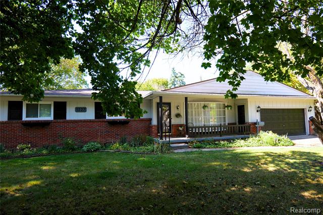 front view picture of 1227 N Jackson Street, Lapeer, MI. 48446