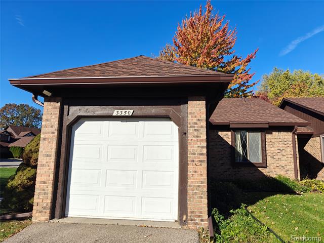 front view picture of 3350 Heritage Parkway, Dearborn, MI. 48124