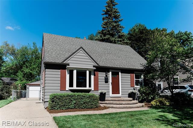 front view picture of 421 N Edgeworth Ave, Royal Oak, MI. 48067