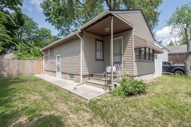 front view picture of 785 Kenilworth Avenue, Pontiac, MI. 48340