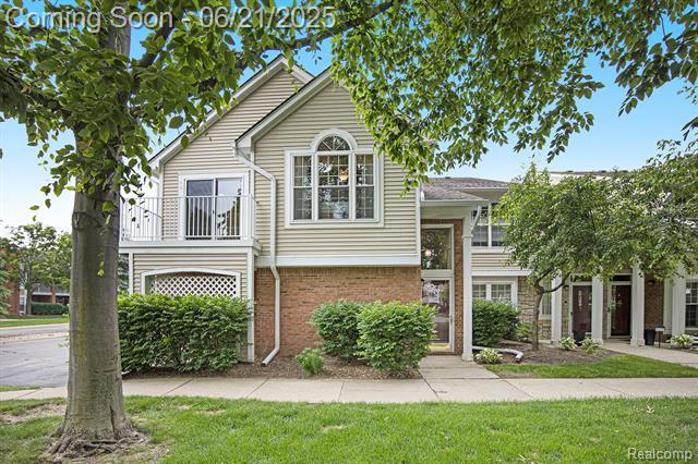 front view picture of 56217 Troonn , Shelby Township, MI. 48316