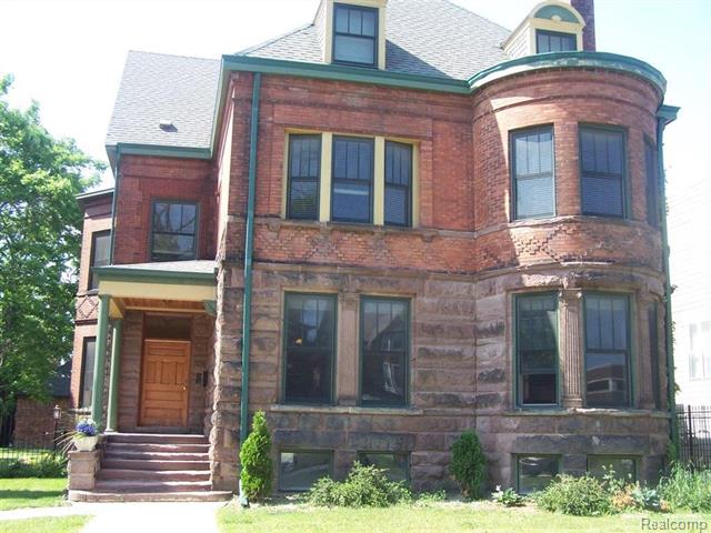 front view picture of 263 E Ferry Street, Detroit, MI. 48202