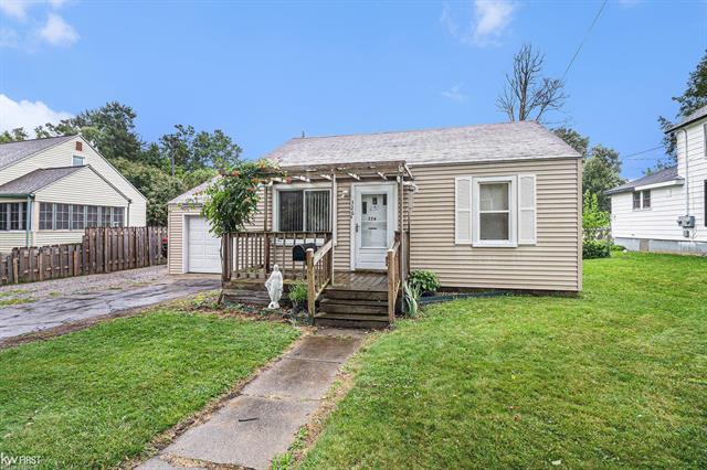 front view picture of 326 W 2Nd Street, Davison, MI. 48423