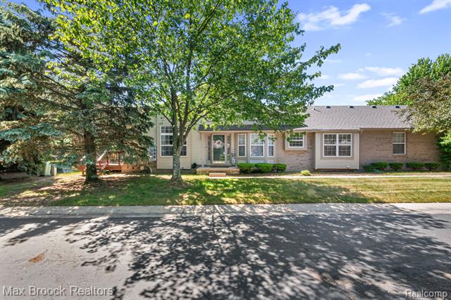 front view picture of 41222 Bermuda Drive, Sterling Heights, MI. 48314