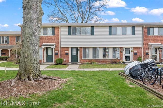 front view picture of 11374 Canal Rd, Sterling Heights, MI. 48314