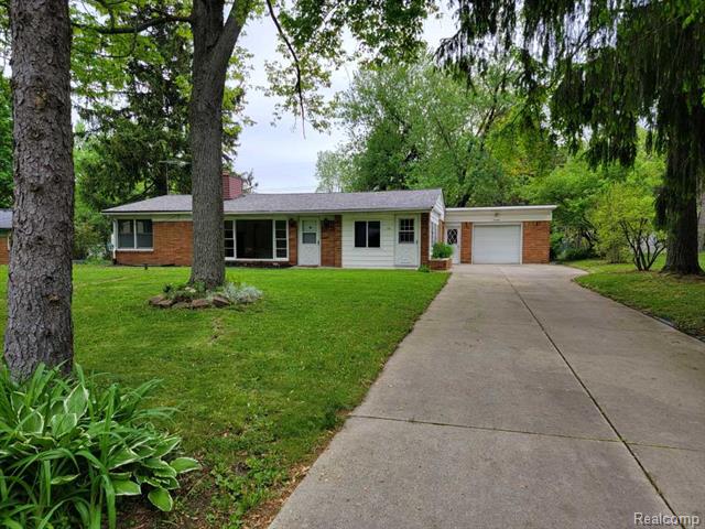 front view picture of 70 Sterling Drive, Lapeer, MI. 48446