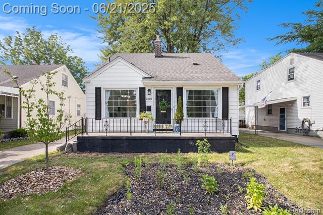 front view picture of 2210 Sprague Ave, Royal Oak, MI. 48067