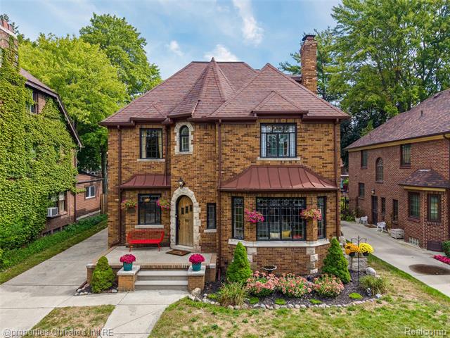 front view picture of 18240 Warrington Drive, Detroit, MI. 48221