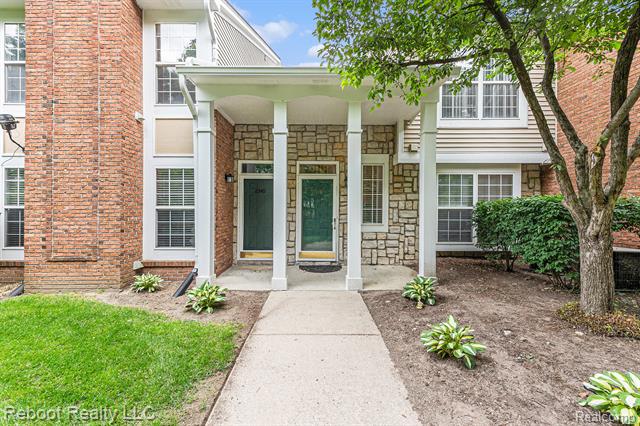 front view picture of 6548 Shetland Court, Shelby Township, MI. 48316