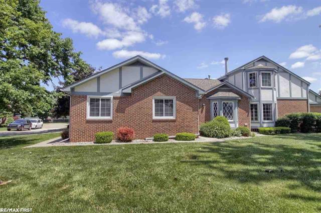 front view picture of 15326 Roxbury, Macomb, MI. 48044