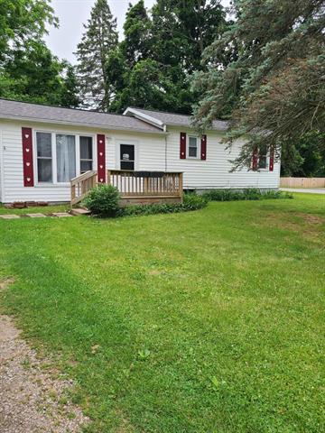front view picture of 901 Helena, Jackson, MI. 49203