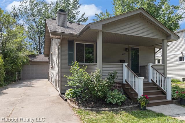 front view picture of 617 Hilldale Dr, Royal Oak, MI. 48067