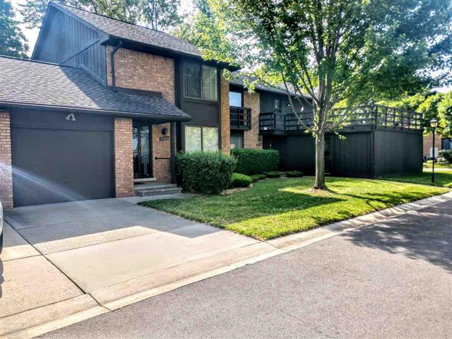 front view picture of 37204 Clubhouse, Sterling Heights, MI. 48312