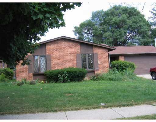 front view picture of 2424 Nixon, Ann Arbor, MI. 48105