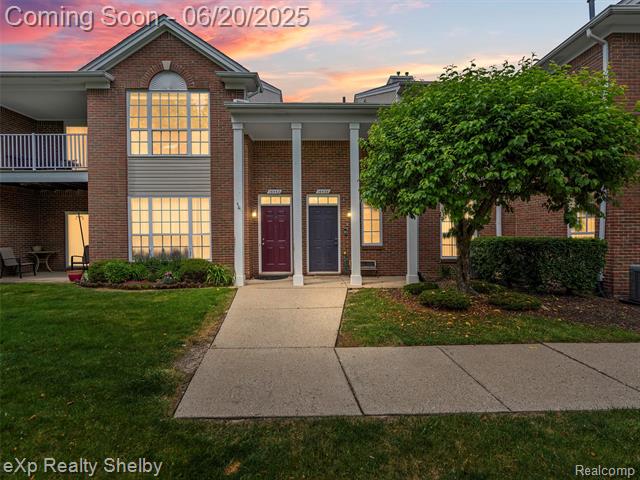 front view picture of 16436 Grandview Dr, Macomb, MI. 48044