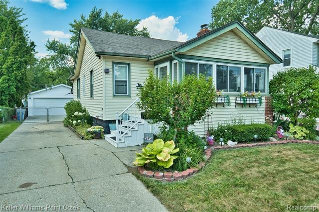 front view picture of 1726 Oxford Rd, Berkley, MI. 48072