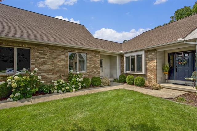 front view picture of 2540 Meadowbrook Lane, Jackson, MI. 49201