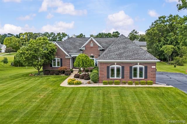 front view picture of 1131 Thorn Ridge Drive, Howell, MI. 48843