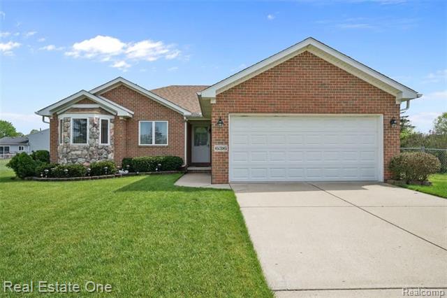 front view picture of 636 Vincent Street, Pinckney, MI. 48169