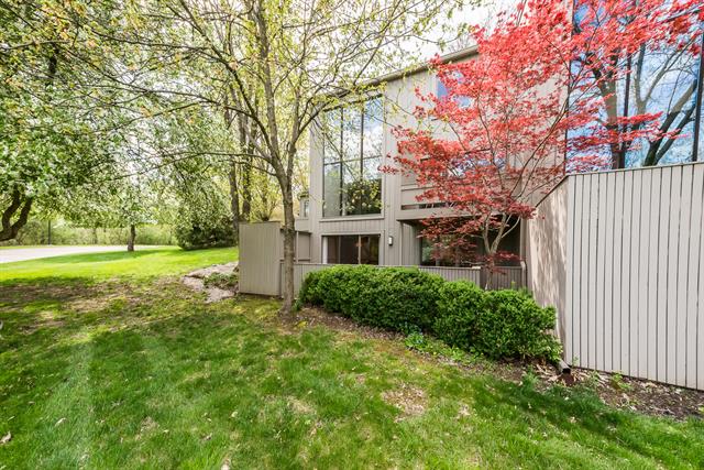 front view picture of 2102 Overlook Court, Ann Arbor, MI. 48103