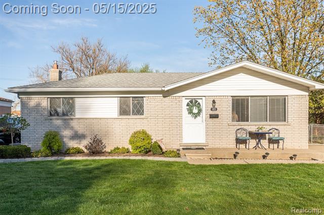 front view picture of 322 N Hawthorne Street, Westland, MI. 48185