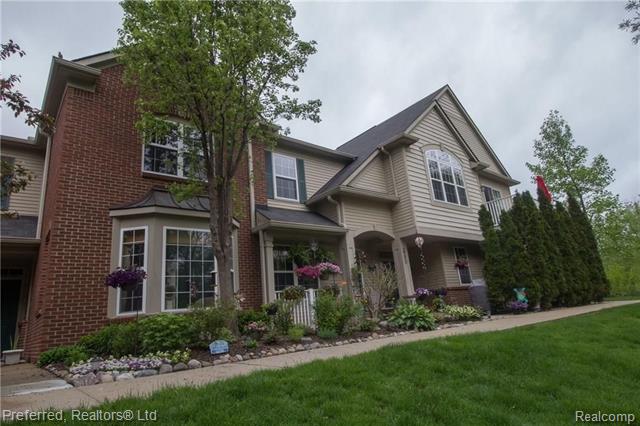 front view picture of 693 Abbington, Howell, MI. 48843