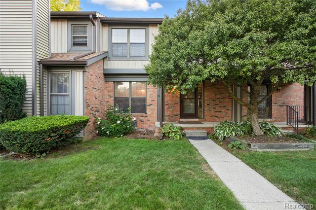front view picture of 12406 Woodgate Drive, Plymouth, MI. 48170
