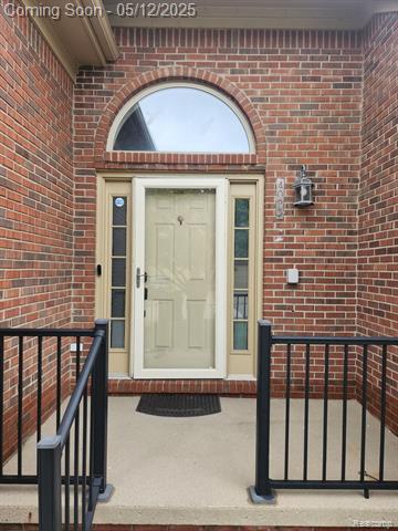 front view picture of 4095 April Lane, Sterling Heights, MI. 48310
