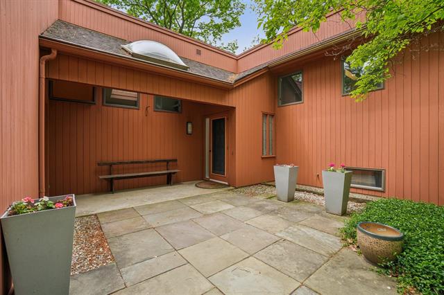 front view picture of 3805 Penberton Court, Ann Arbor, MI. 48105