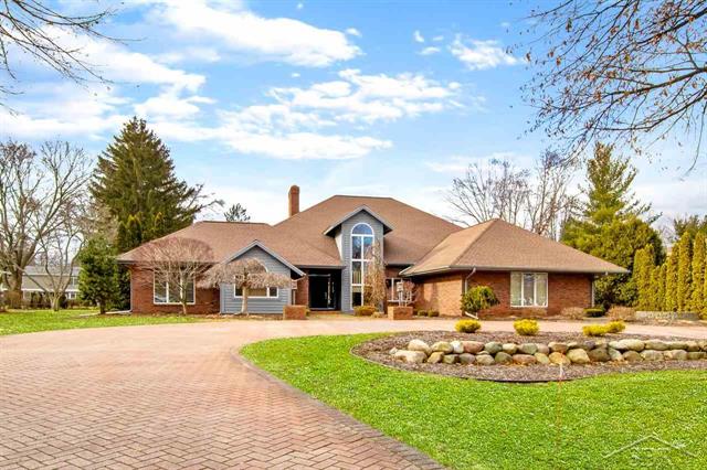 front view picture of 459 Golfview, Saginaw, MI. 48638