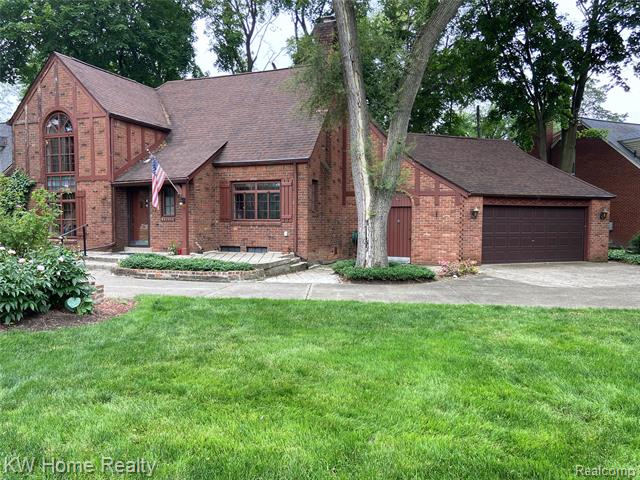 front view picture of 27943 Sunset Blvd W, Southfield, MI. 48076
