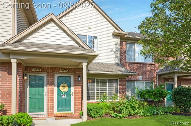 front view picture of 45507 Hidden View Court, Utica, MI. 48315