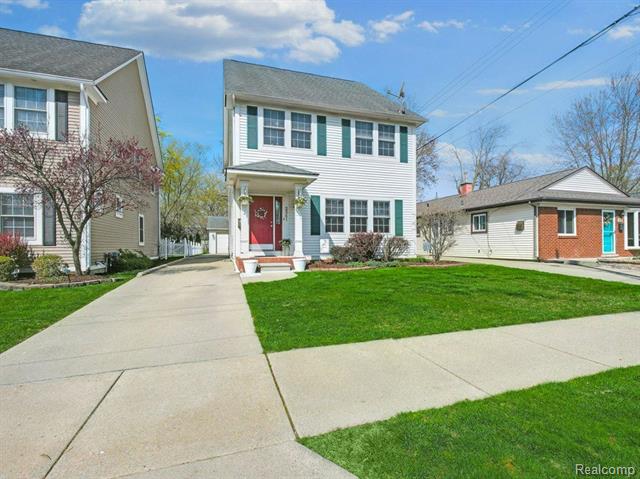 front view picture of 2341 Hamilton Ave, Berkley, MI. 48072