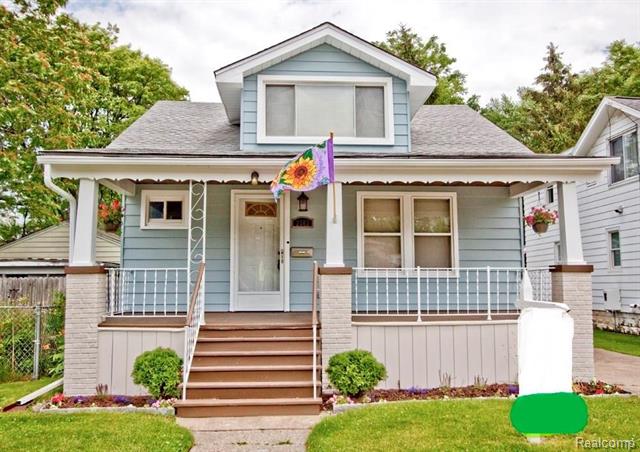 front view picture of 2362 Berkley Ave, Berkley, MI. 48072