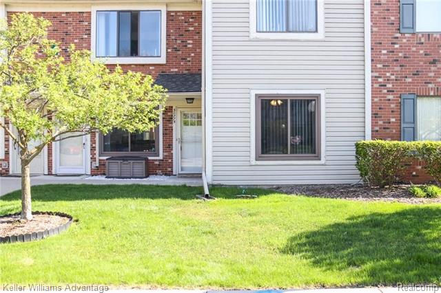 front view picture of 30785 Hidden Pines Lane, Roseville, MI. 48066