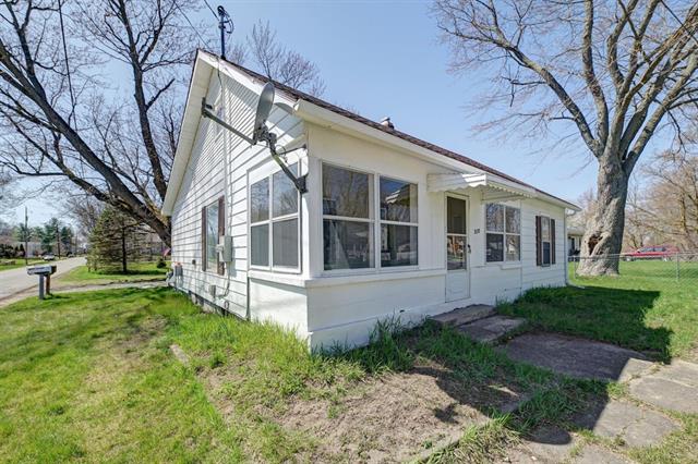 front view picture of 300 Brown Street, Grass Lake, MI. 49240