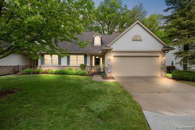 front view picture of 248 Four Seasons Drive, Lake Orion, MI. 48360