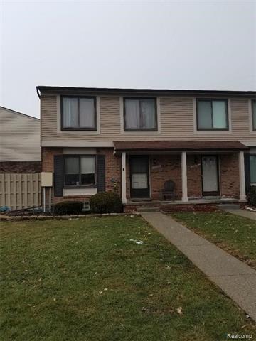 front view picture of 17090 Kingsbrooke, Clinton Township, MI. 48038