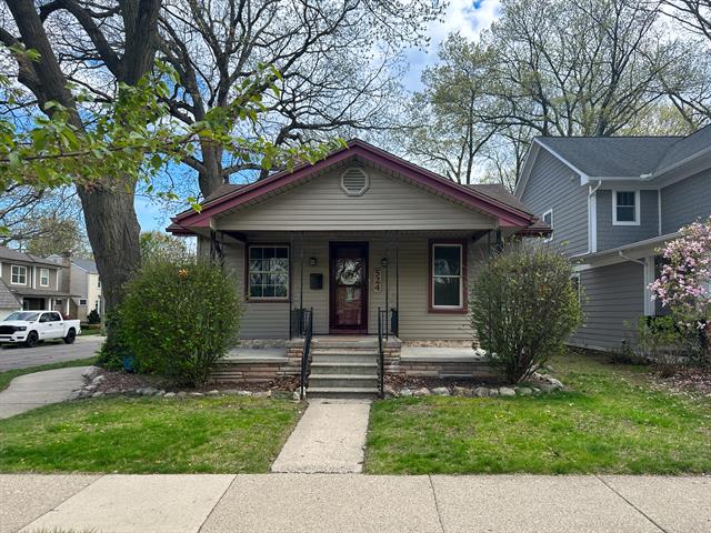 front view picture of 524 E Farnum Ave, Royal Oak, MI. 48067