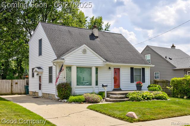 front view picture of 2861 Sunnyknoll Ave, Berkley, MI. 48072