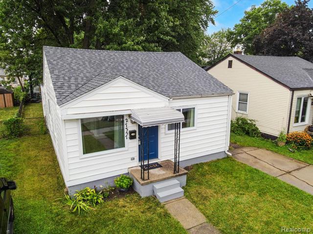 front view picture of 27357 Dartmouth St, Madison Heights, MI. 48071