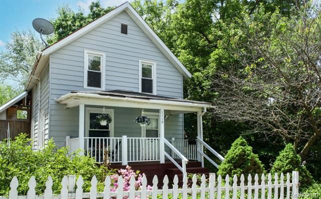 front view picture of 1110 Oak Street, Lansing, MI. 48906