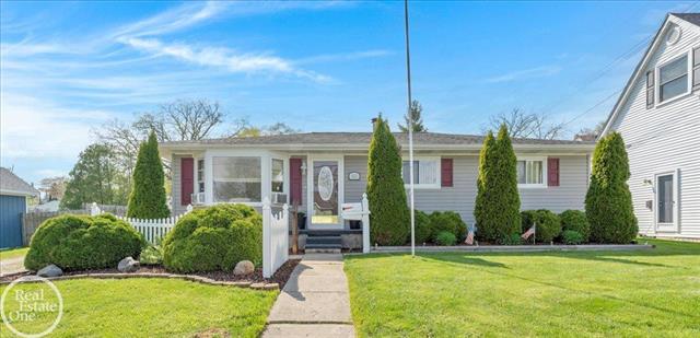 front view picture of 612 S 9Th Street, Saint Clair, MI. 48079