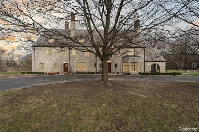 front view picture of 925 Avon, Flint, MI. 48503