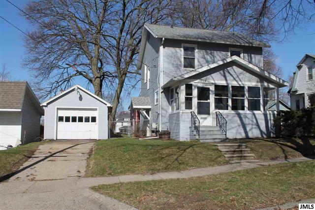 front view picture of 704 Lincoln St, Jackson, MI. 49202